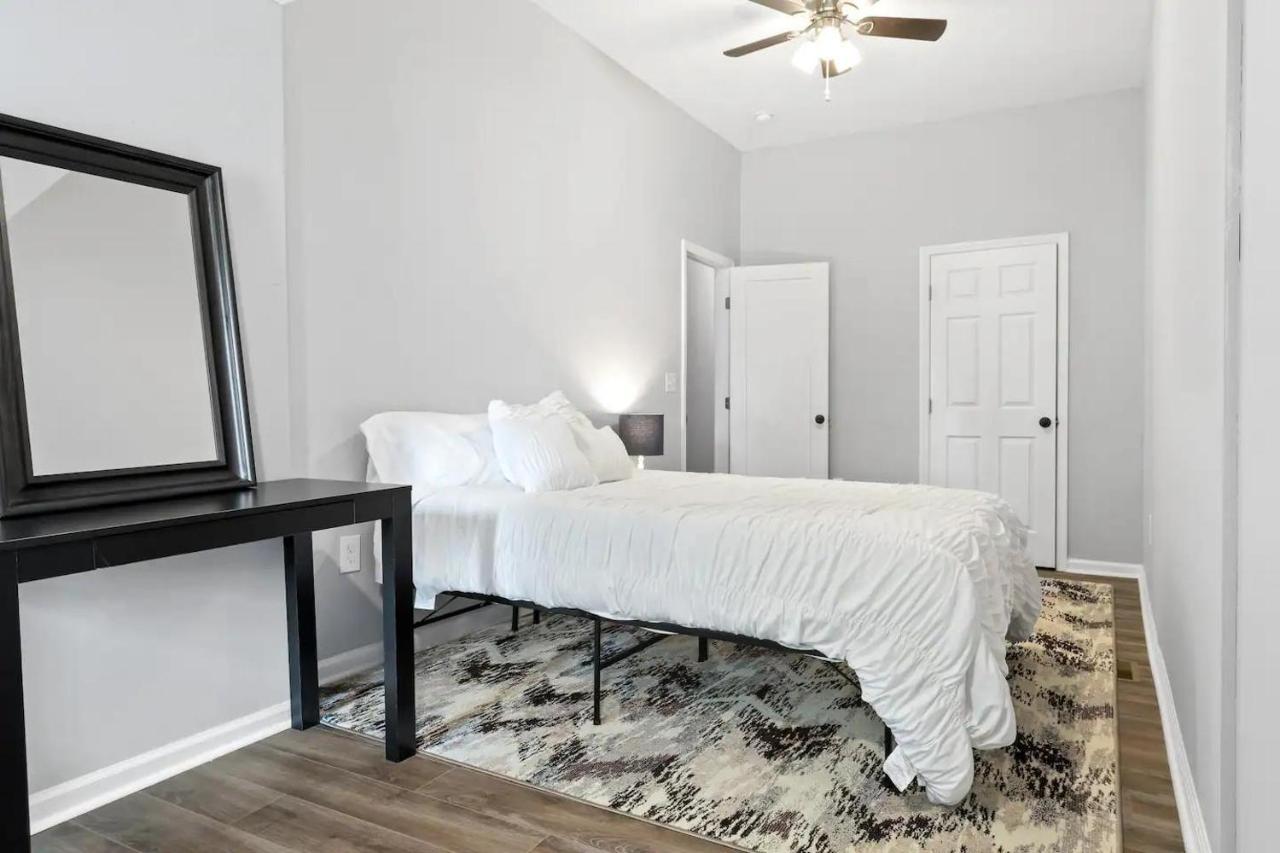 Recently Renovated Chic Durham Farmhouse ภายนอก รูปภาพ