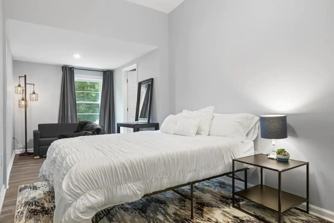 Recently Renovated Chic Durham Farmhouse ภายนอก รูปภาพ